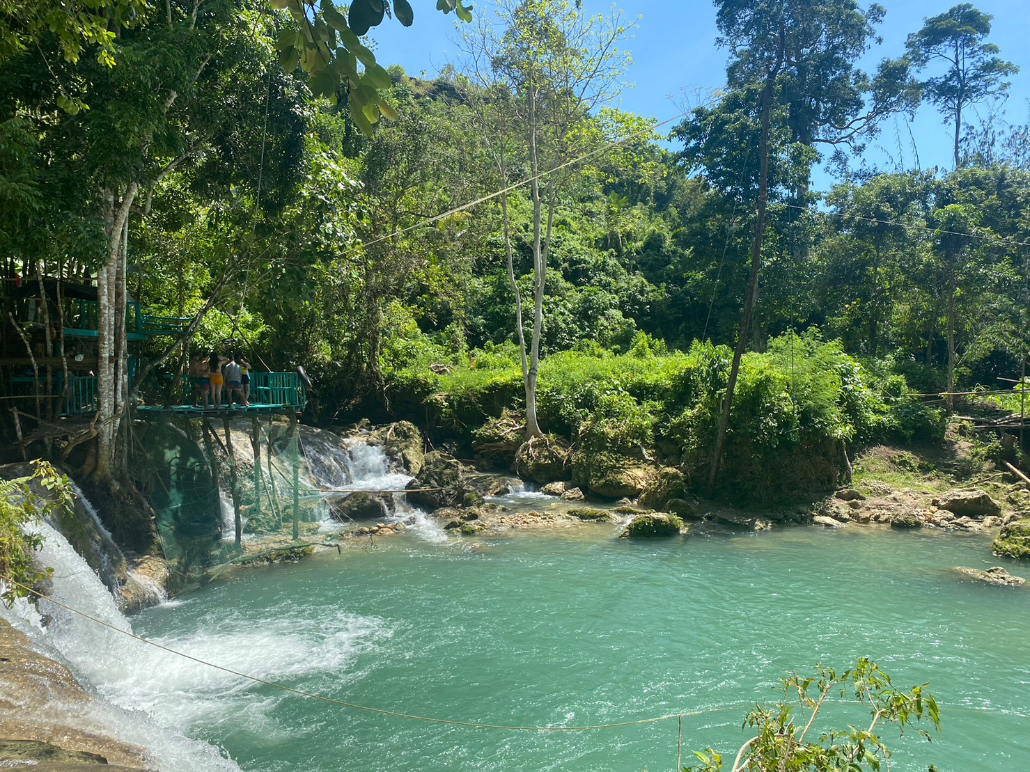 シキホールおすすめ観光名所　カンブガハイ滝 Cambugahay Falls　ターザンジャンプ